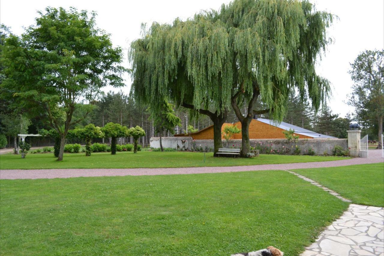 Le Domaine Des Bois Bed and Breakfast Mauzé-Thouarsais Exteriör bild